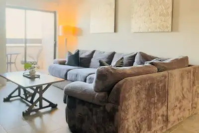 Image de Location! Location! \nModern-Quiet-Clean Condo close to All Fun-Attractions-Events