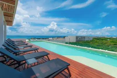 Image de Penthouse Caroline - Only 2 Blocks to the Beach - At Bahay Condos