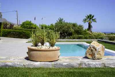 Image de Relaxing place in the countryside, with a lovely pool and garden!