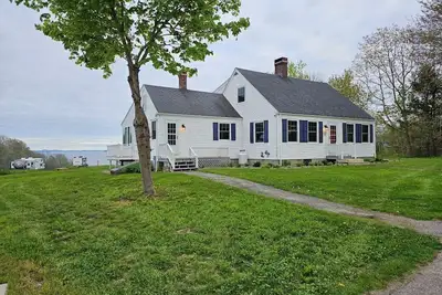 Image de 4 Bedroom Cape on beautiful Penobscot Bay. Close to many popular coastal towns.