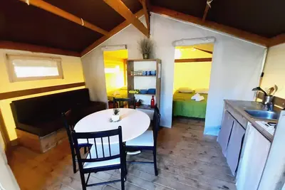 Image de Ecolodge Toile & Bois 30m² (2 chambres - 4 personnes) dont terrasse couverte 8m² - Sans sanitaires 4 personnes