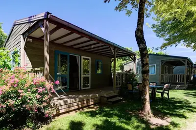 Image de Chalet Confort 36 m² (2 chambres) dont terrasse couverte + Tv 5 personnes