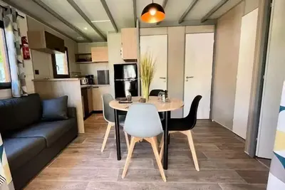 Image de Chalet Premium 39m² (2 chambres) dont terrasse couverte + Tv 4 personnes