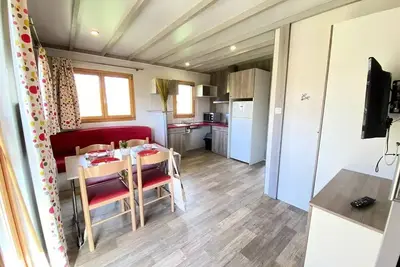 Image de Chalet Confort 50m² (2 chambres) dont terrasse couverte + Tv (Pmr également) 4 personnes
