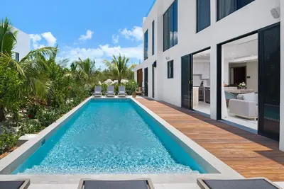 Image de Tc Villas // Lumiere West // Walk to Snorkeling Beach!