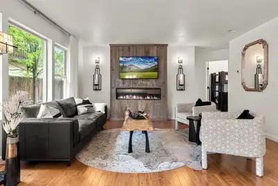 Image de Beautiful 3 bedroom private home with hot tub