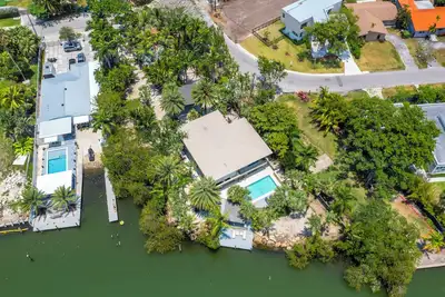 Image de Ocean View, Miami Beach, Brickell, pool, Biscayne bay, Basketball, mini golf,