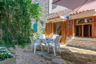 Image de Appartement de deux chambres avec la terrasse Bale, Rovinj (A-22881-a)