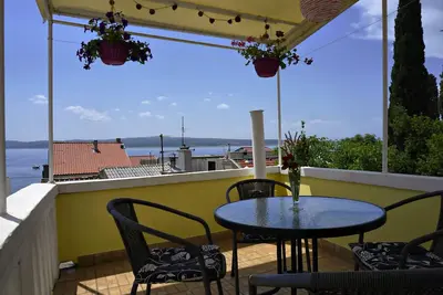 Image de Appartement d'une chambre avec la terrasse et la vue sur le mer Selce, Crikvenica (A-22935-c)