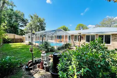 Image de Beach House Retreat- Huge Pool, Centrally Located & Wifi
