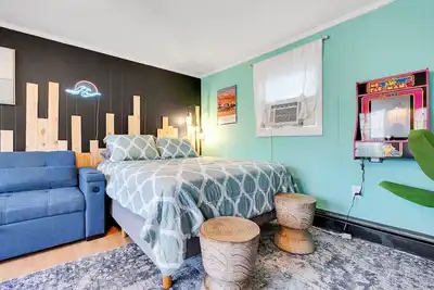 Image de Fun Vibes Motel Suite: Chic Beach Getaway