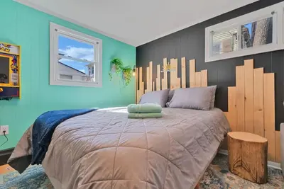 Image de Vibrant Motel Suite: Your Cozy Retreat