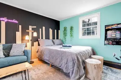 Image de Fun Vibes Motel Suite - Trendy Beach Haven