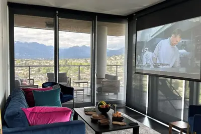 Image de Three bedrooms + 2 Bathrooms with Spectacular Views in the heart of Vancouver