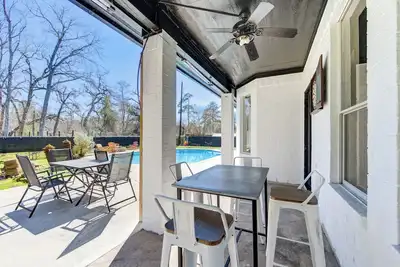 Image de Estate Oasis with Nature! Big home with pool near Iah Sleeps 20 ⭐️Events Allowed