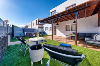 Image de Villa Flaminia - Jacuzzi and Foosball - Just 400m from the Beach By Lanzarote Vacation Homes