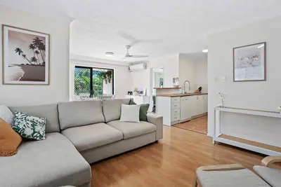 Image de 2 Bedroom Apartment in Burleigh Heads!