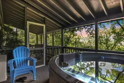 Image de Salt, Lime, & Sunshine - Margaritaville- Hot Tub!