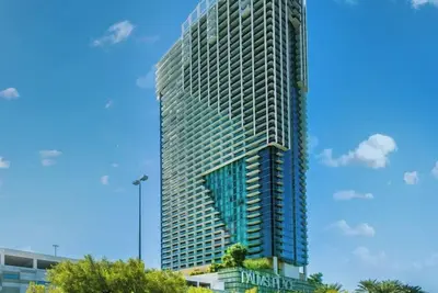 Image de High Floor Strip-Views Studio w\/ Balcony Access 30310