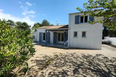 Image de Villa au Calme avec Jardin, Proche Plage, Équipée pour Familles