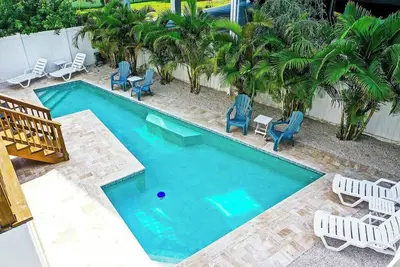 Image de This townhouse is a 3 bedroom(s), 3 bathrooms, located in Madeira Beach, Fl.