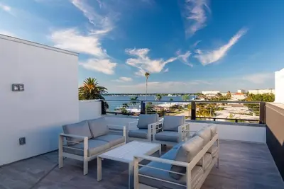 Image de This townhouse is a 3 bedroom(s), 3 bathrooms, located in Madeira Beach, Fl.