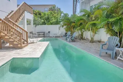 Image de This house is a 6 bedroom(s), 6 bathrooms, located in Madeira Beach, Fl.