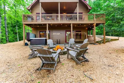 Image de Lazy Bear Overlook - Hot Tub, Fire Pit, Nearby Hiking Trails, Ev Charger