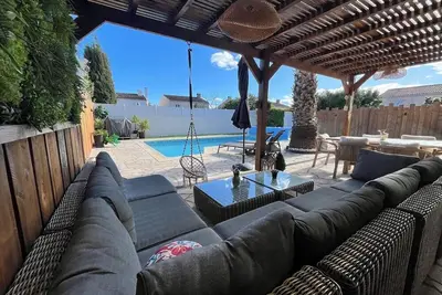 Image de Élégante Villa Avec Piscine à Deux pas de la mer