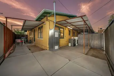 Image de Close to UofA \/ Stylish & Cozy \/ 1 Br 1 Ba \/ Porch