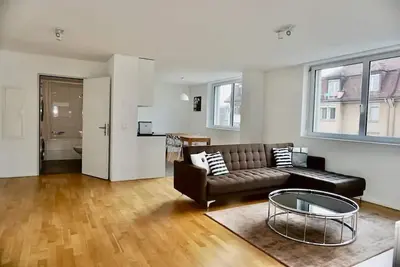 Balcony Suite in the City (Sh-2. 4r)