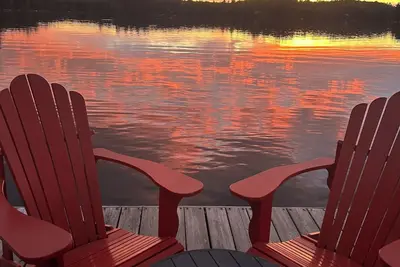 Image de Family cottage - private beach, volleyball, fire pit, and dock