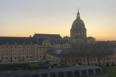 Image de 4 Pièces Dernier Étage vue sur les Invalides - 3 Balcons - 1 Minute du Métro