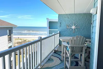Image de Waves for Days: Oceanfront Condo w/ Pool Access