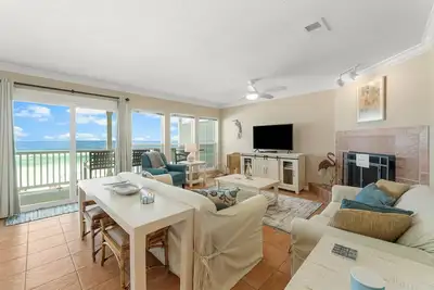 Image de New to Rental Market, Beachfront, Two Beach Service Chairs included!