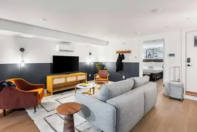 Image de Sosuite | 2br Apt w Laundry, Private Entrance
