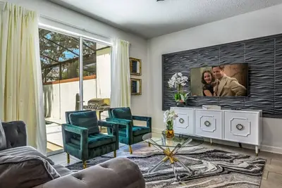 Image de Relax in Style at this Spacious 4-Bedroom Villa!