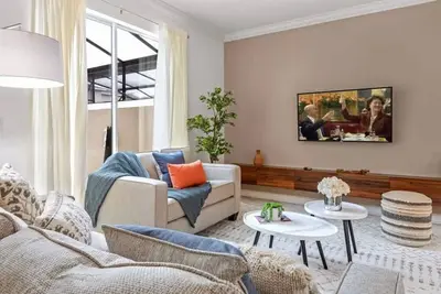 Stunning Themed Home, Private Pool, Ideal Location