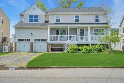 Image de 5 bedroom family friendly near parks, train station, beach, and town