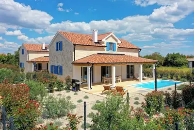 Image de Papa's court Mediterranean Pasman Villa with pool Iv