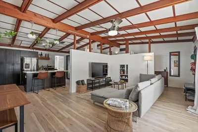 Cozy & Stylish Vintage Gem Phoenix