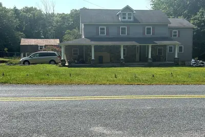 Image de Charming 3-Bedroom Farmhouse in East Stroudsburg, Pa