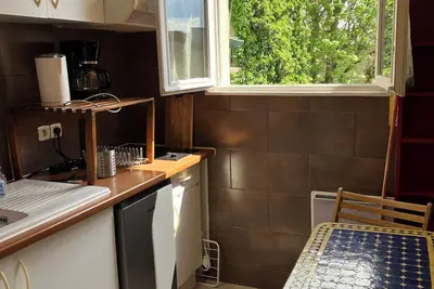 Image de 2 Pièces Meublée 7 mn à Pied du Métro Mairie de Montreuil, Ligne 9, Commerces