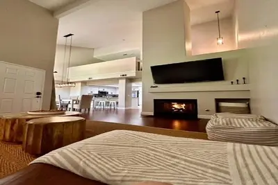 Image de Renovated Townhome - 10 Minutes to Laguna Beach