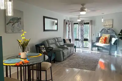 Image de Gulf of America townhome overlooking Sunset Beach.