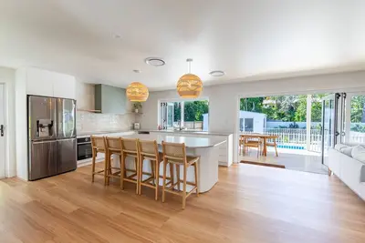 Image de Amira - 4 Br & Pool House - 1min to Beach & Shops