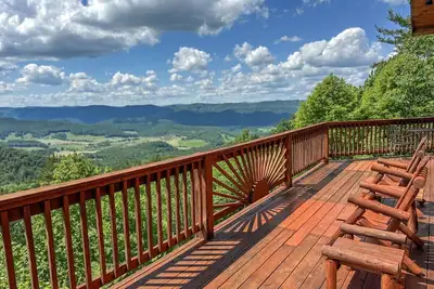 Image de Cloud 9: Log Cabin, Stunning View, Luxury Hot Tub, Gas Fire Pit, 30 min to Boone