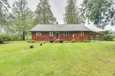 Image de Waterfront Grapeview Escape w\/ Boat Dock & Views!