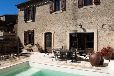 Image de Au fil de l'eau, maison de village avec piscine