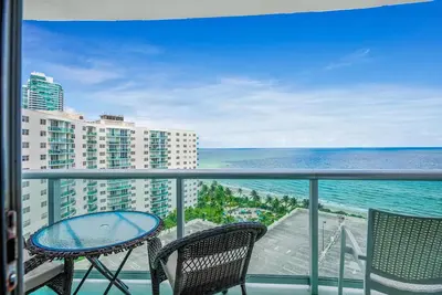 Image de Beachfront apartment The Tides on Hollywood Beach-Great view! 2 Queen Beds-1 bth